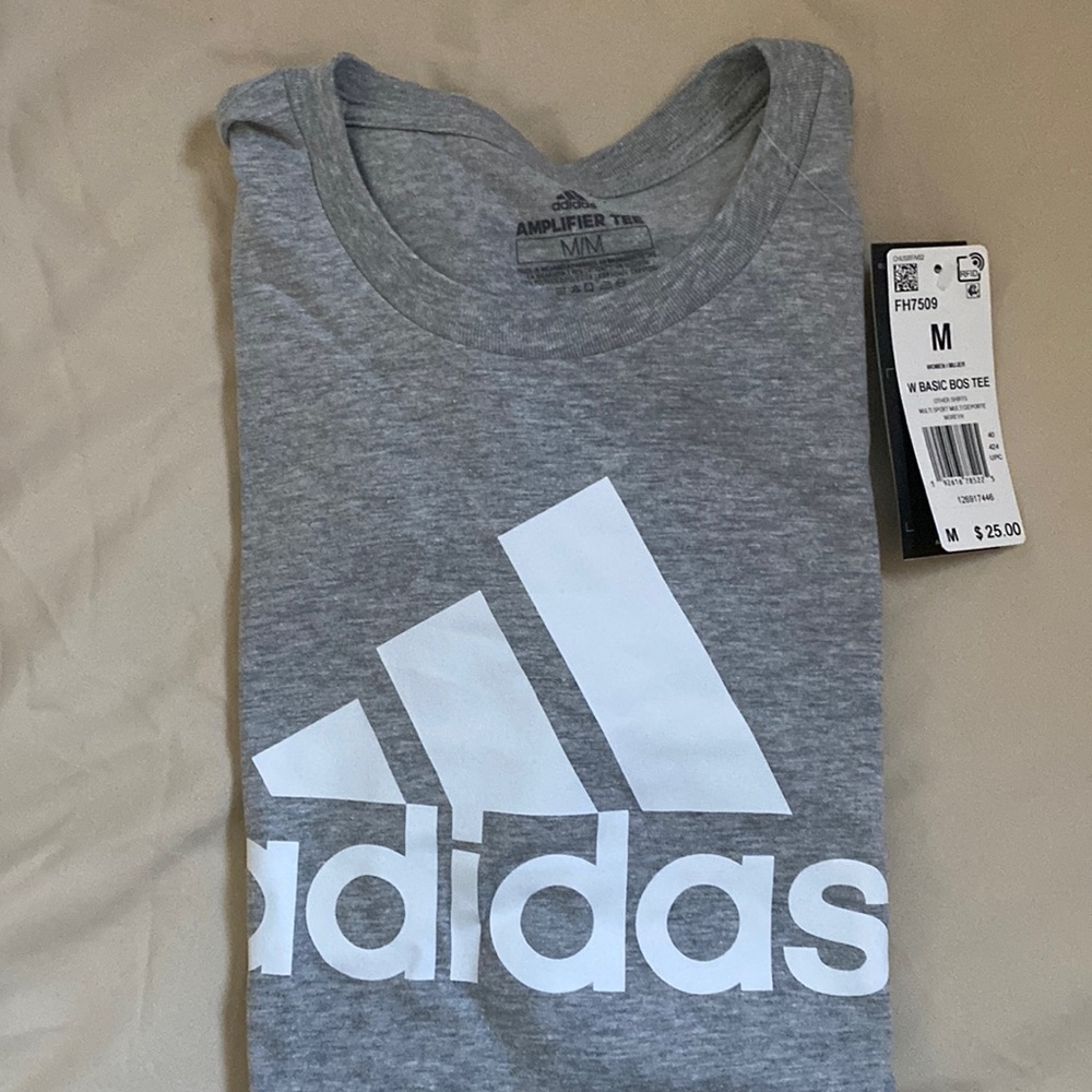 Women’s tee new with tags never worn